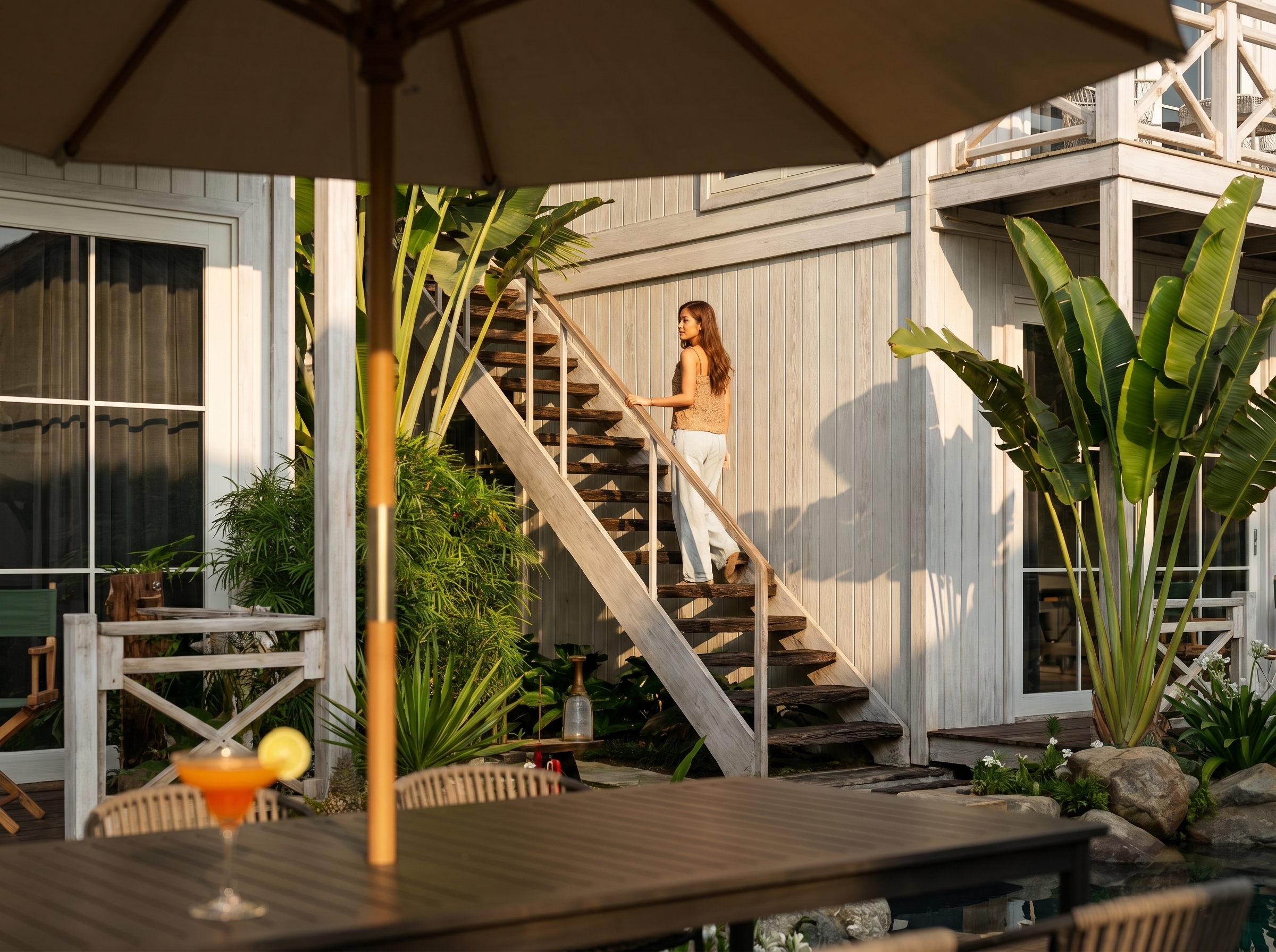 Thiết kế boutique resort tropical luxury tại Phú Quốc với hồ bơi trung tâm và villa mái lá
